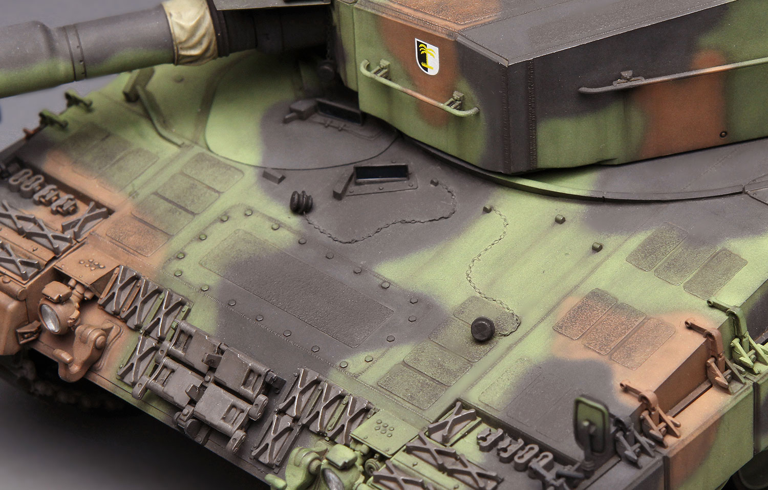 TS-016 GERMAN MAIN BATTLE TANK LEOPARD 2 A4 1/35 Meng