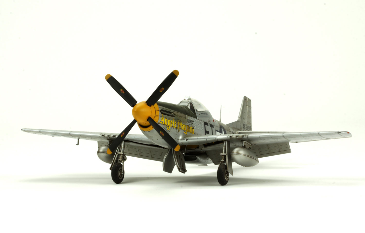 LS-009 North American P-51D Mustang `Yellow Nose` Meng